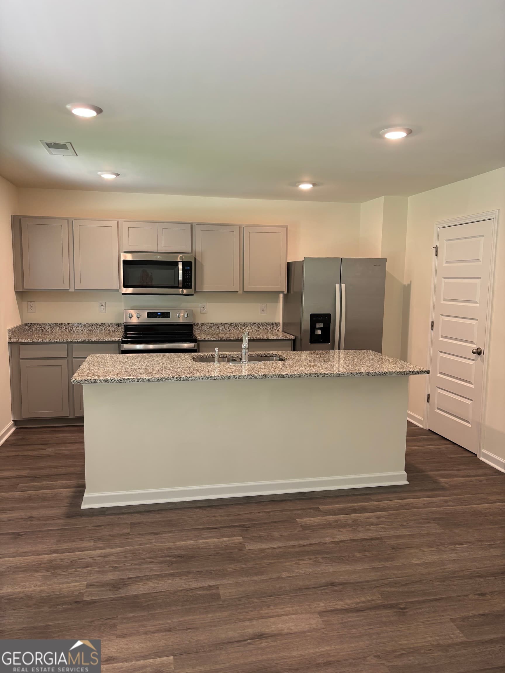 4 bedroom, 2.5 bathroom, 1,991 sq ft single family residence for rent at 222 Coastal Drive, Statham, GA 30666 for $2,149 a month — photo 2