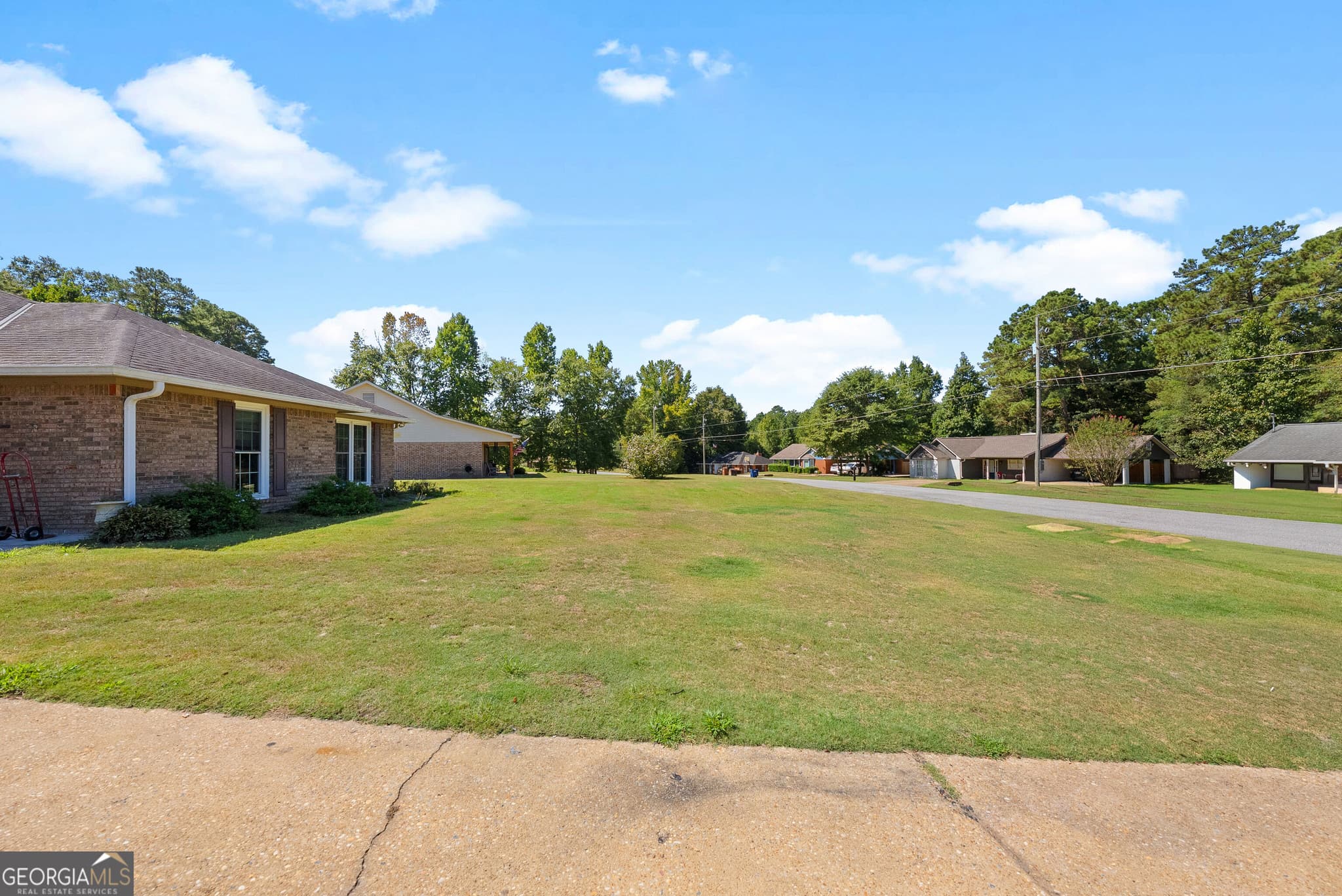 3 bedroom, 2 bathroom, 2,147 sq ft single family residence for sale at 417 Lee Road 309, Phenix City, AL 36870 — photo 5