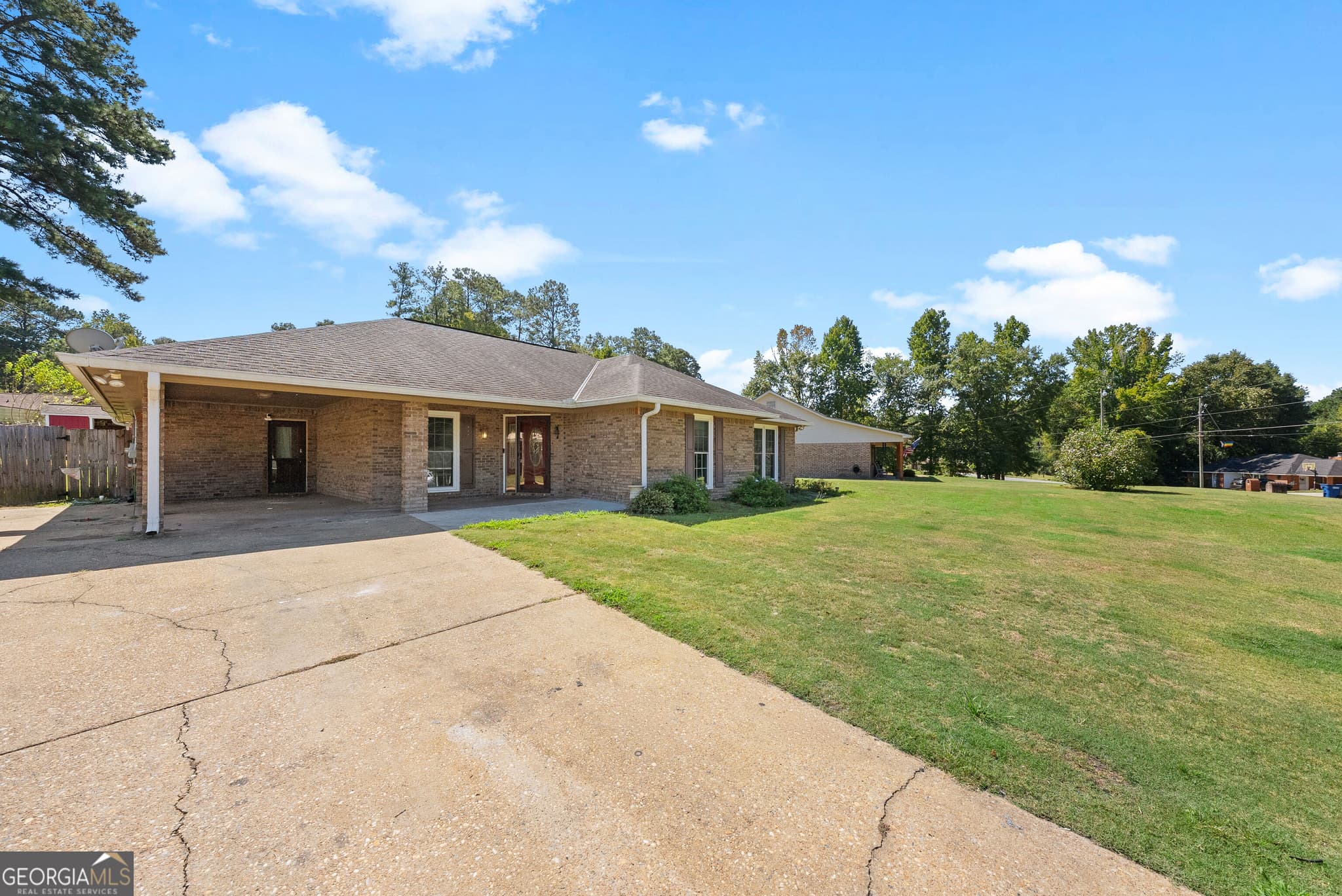 3 bedroom, 2 bathroom, 2,147 sq ft single family residence for sale at 417 Lee Road 309, Phenix City, AL 36870 — photo 4
