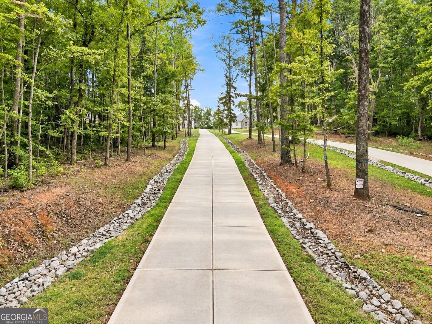 4 bedroom, 2.5 bathroom, 3,010 sq ft single family residence for sale at 569 Byrd Mountain Lane, Canton, GA 30114 — photo 2