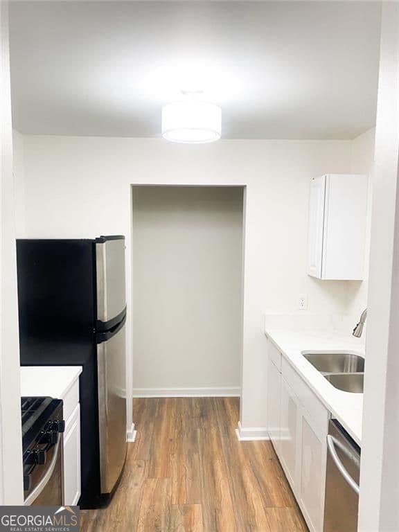 4 bedroom, 2.5 bathroom, 1,540 sq ft townhouse for sale at 7010 Oakhill Circle, Austell, GA 30168 — photo 3