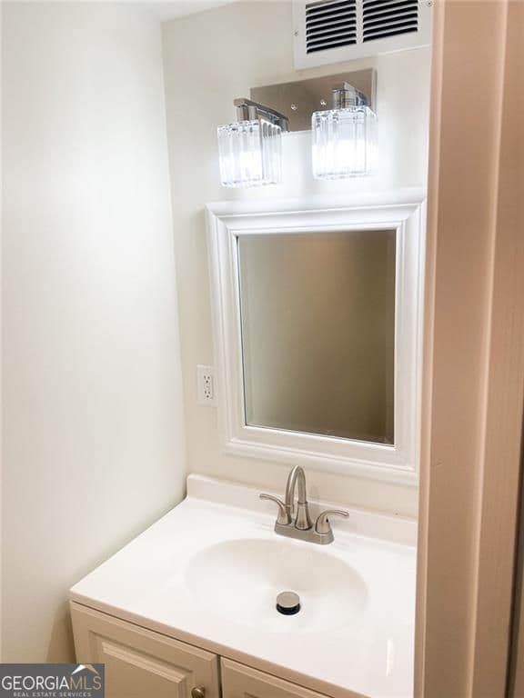 4 bedroom, 2.5 bathroom, 1,540 sq ft townhouse for sale at 7010 Oakhill Circle, Austell, GA 30168 — photo 8