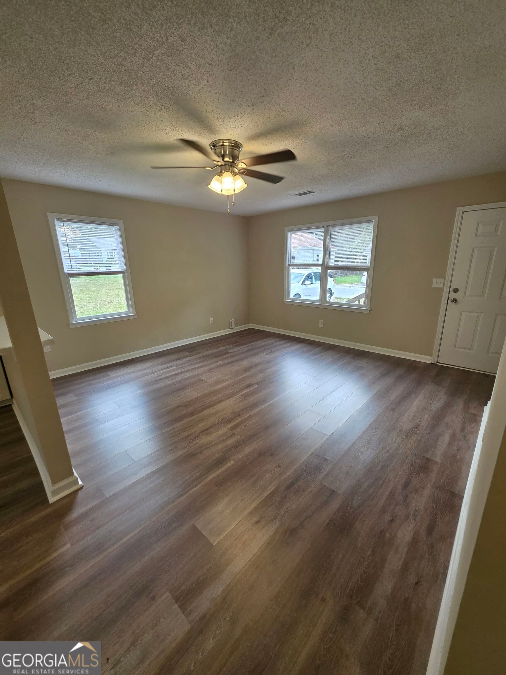 2 bedroom, 1 bathroom, 894 sq ft single family residence for sale at 118 Griffith Street, Winder, GA 30680 — photo 2