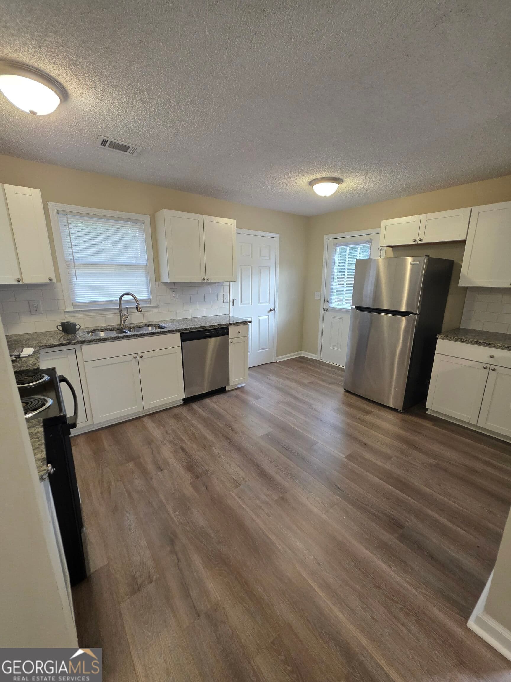 2 bedroom, 1 bathroom, 894 sq ft single family residence for sale at 118 Griffith Street, Winder, GA 30680 — photo 3