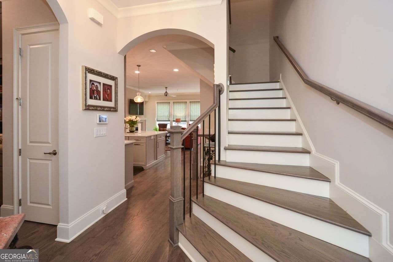3 bedroom, 3.5 bathroom, 3,306 sq ft townhouse for sale at 601 Abbington River Lane, Atlanta, GA 30339 — photo 3