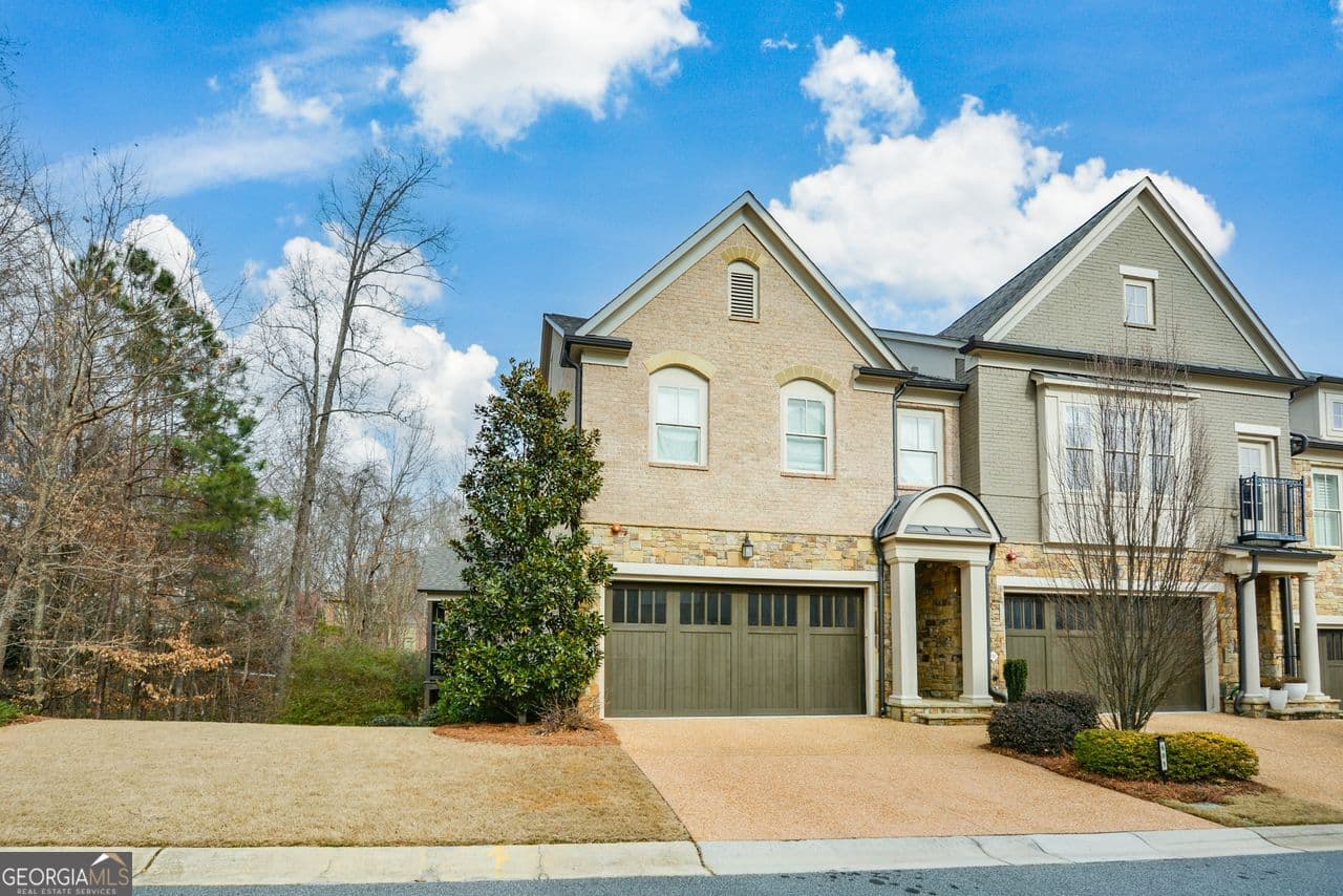 3 bedroom, 3.5 bathroom, 3,306 sq ft townhouse for sale at 601 Abbington River Lane, Atlanta, GA 30339 — photo 4