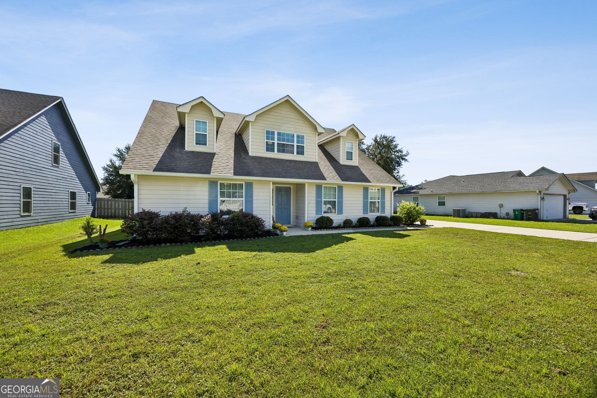 5 bedroom, 3 bathroom, 2,221 sq ft single family residence under contract at 608 Victorias Circle, St. Marys, GA 31558 — photo 2