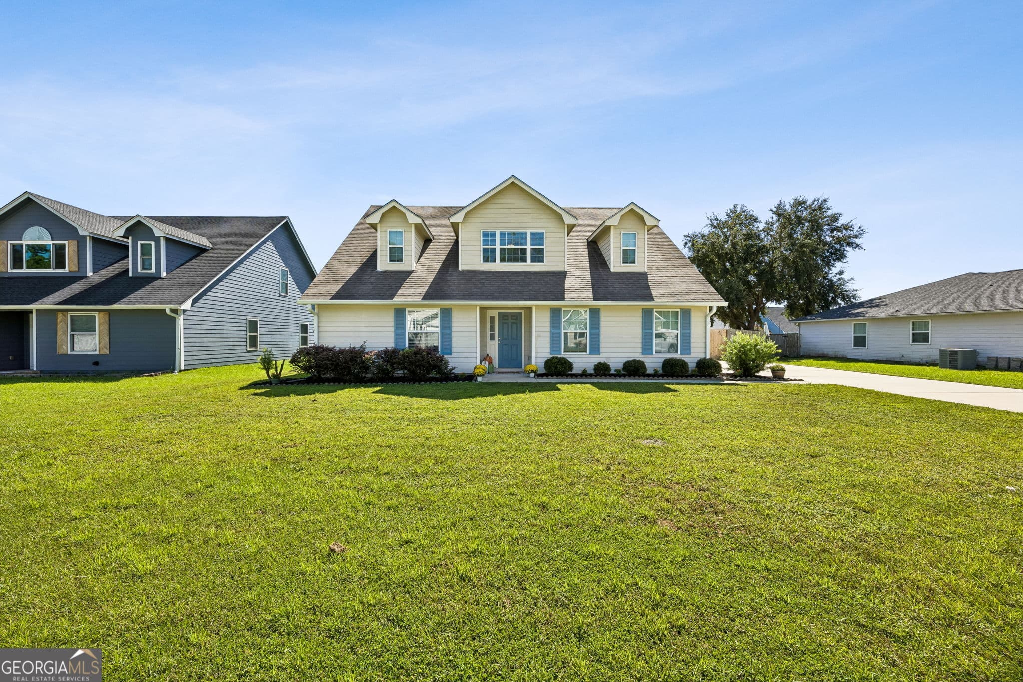 5 bedroom, 3 bathroom, 2,221 sq ft single family residence under contract at 608 Victorias Circle, St. Marys, GA 31558 — photo 3
