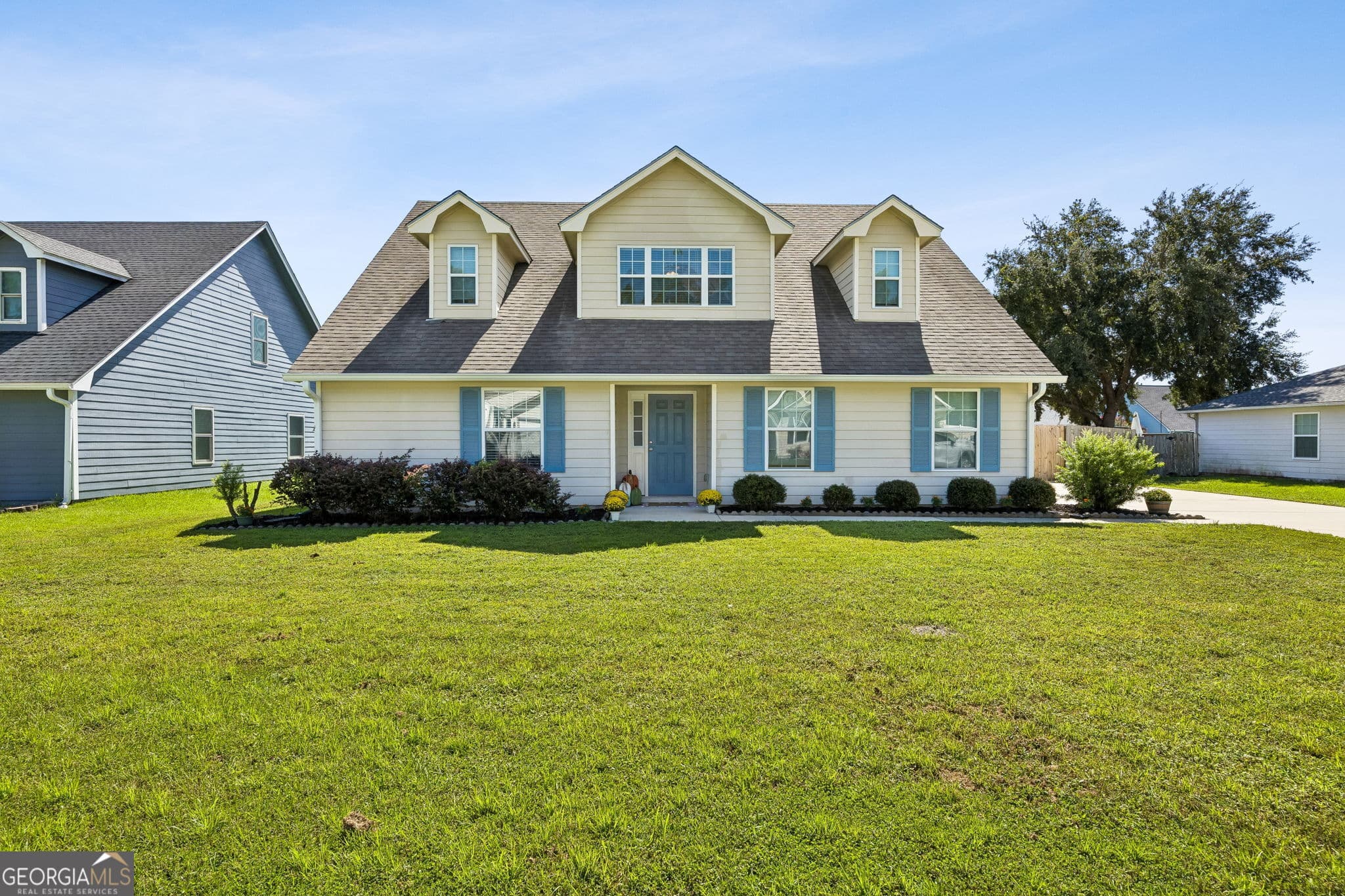 5 bedroom, 3 bathroom, 2,221 sq ft single family residence under contract at 608 Victorias Circle, St. Marys, GA 31558 — photo 1 of 84