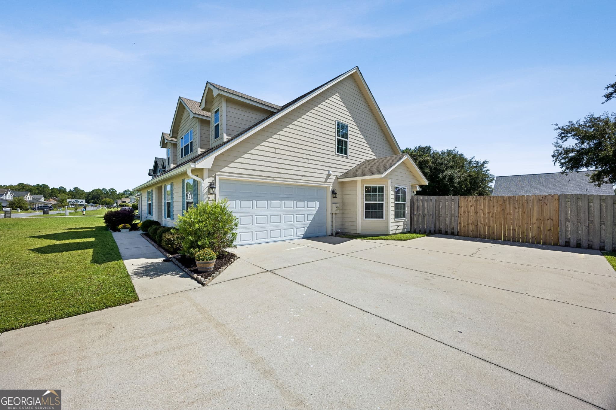 5 bedroom, 3 bathroom, 2,221 sq ft single family residence under contract at 608 Victorias Circle, St. Marys, GA 31558 — photo 5