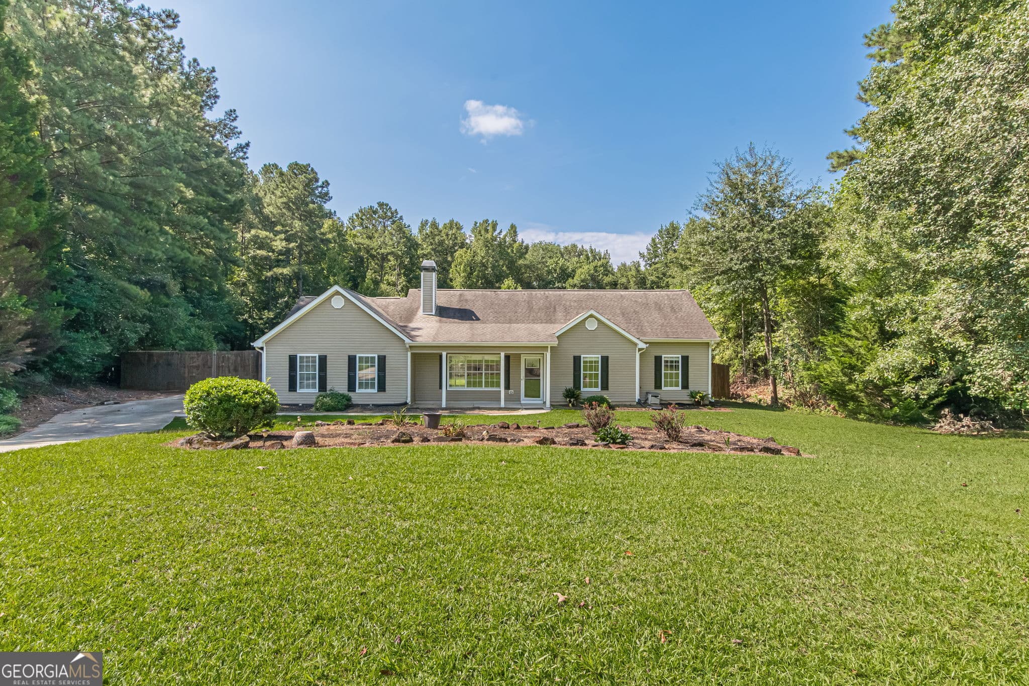 3 bedroom, 2 bathroom, 1,405 sq ft single family residence for rent at 135 Riverside Court, Sharpsburg, GA 30277 for $2,800 a month — photo 1 of 1