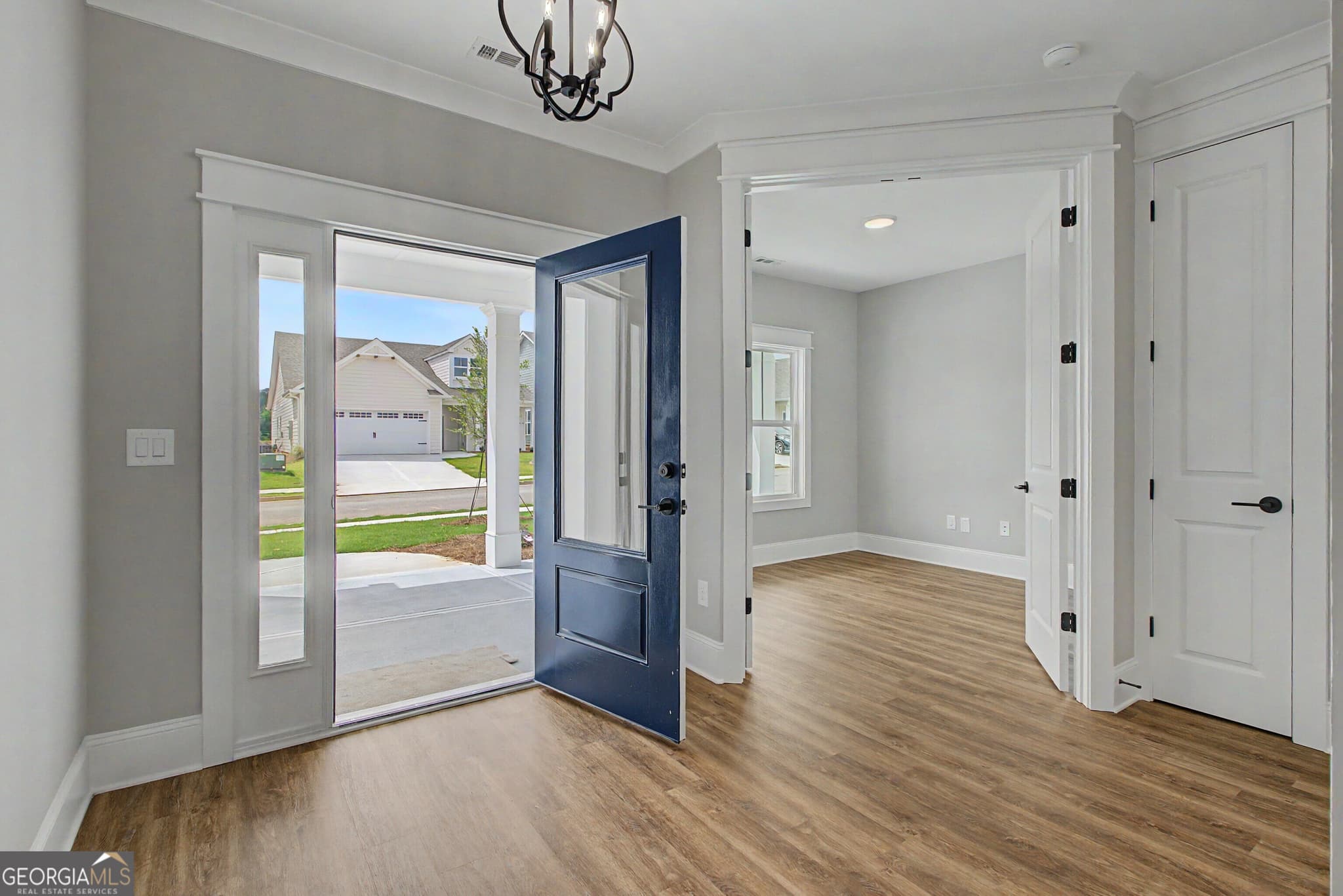 3 bedroom, 2 bathroom, 1,552 sq ft single family residence for sale at 100 Redhaven Drive, Senoia, GA 30276 — photo 3