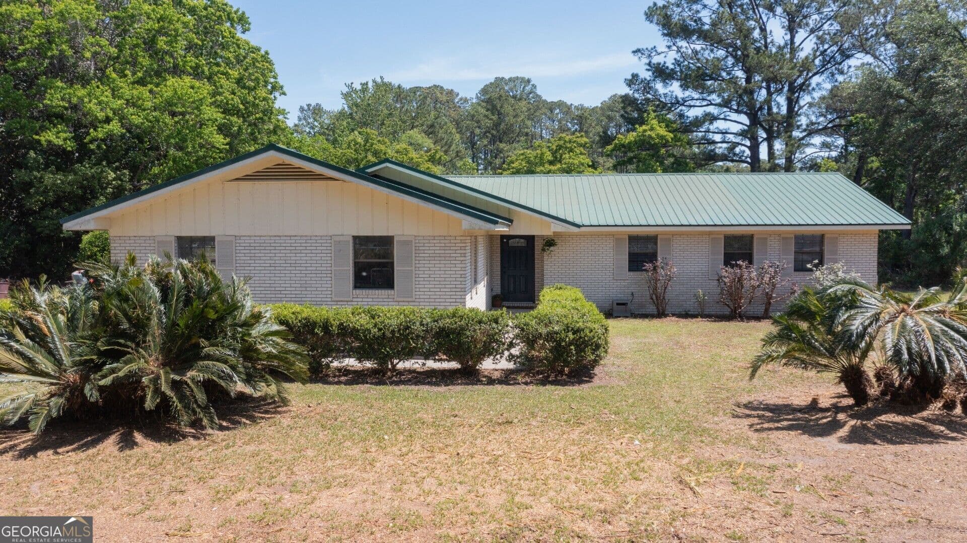 3 bedroom, 2 bathroom, 1,725 sq ft single family residence for rent at 6120 New Jesup Highway, Brunswick, GA 31523 for $2,100 a month — photo 1 of 36