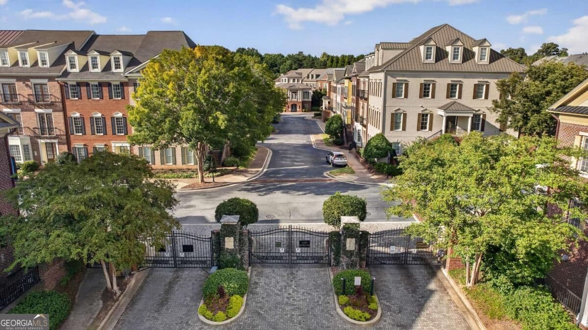 4 bedroom, 4.5 bathroom, 4,110 sq ft townhouse for sale at 4390 Bridgehaven Drive 11, Smyrna, GA 30080 — photo 5