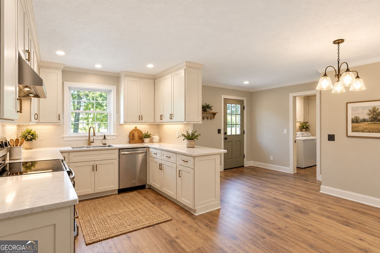 2 bedroom, 2 bathroom, 1,320 sq ft single family residence for sale at 3863 Highway 105, Baldwin, GA 30511 — photo 2