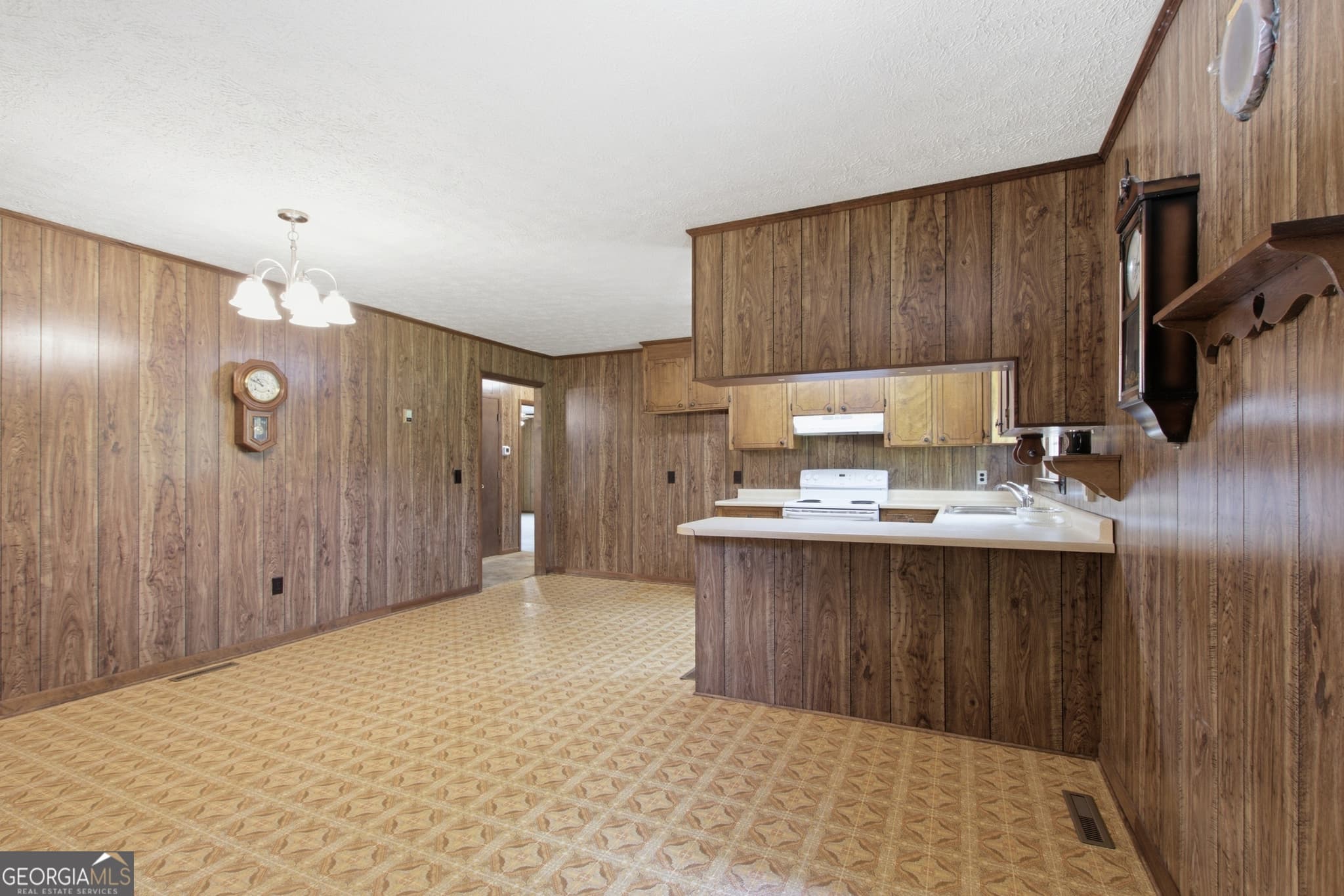 2 bedroom, 2 bathroom, 1,320 sq ft single family residence for sale at 3863 Highway 105, Baldwin, GA 30511 — photo 3