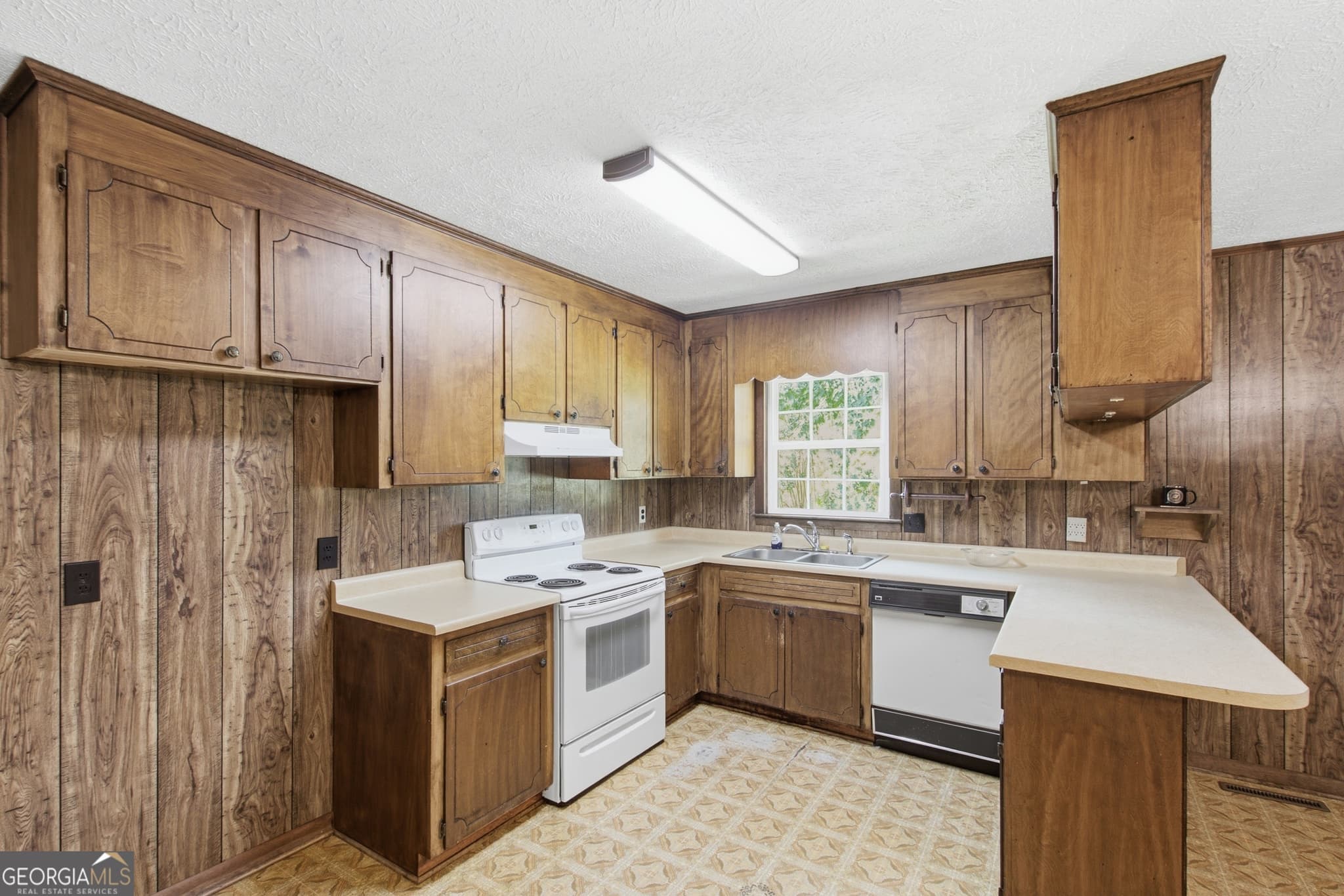 2 bedroom, 2 bathroom, 1,320 sq ft single family residence for sale at 3863 Highway 105, Baldwin, GA 30511 — photo 5