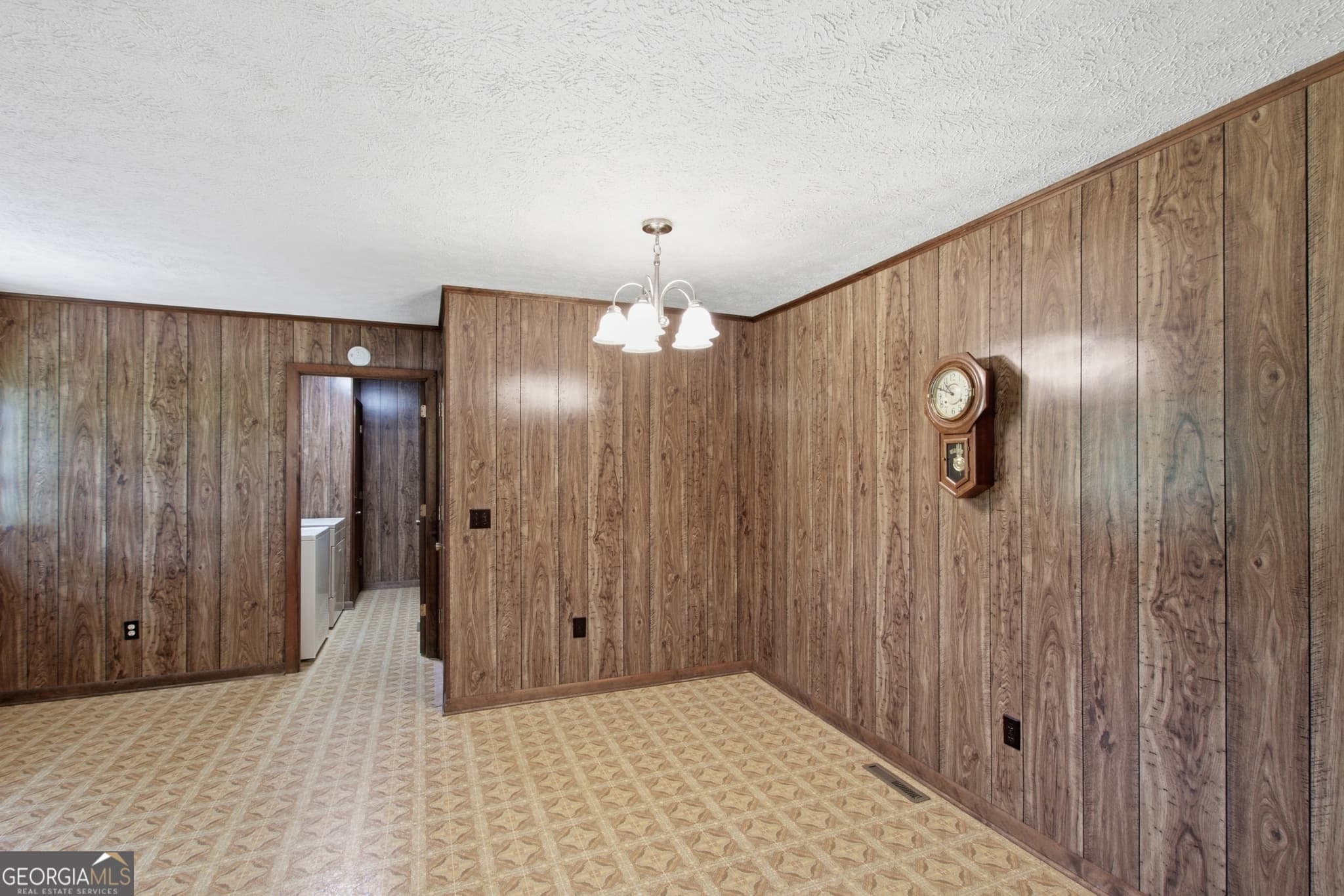 2 bedroom, 2 bathroom, 1,320 sq ft single family residence for sale at 3863 Highway 105, Baldwin, GA 30511 — photo 9