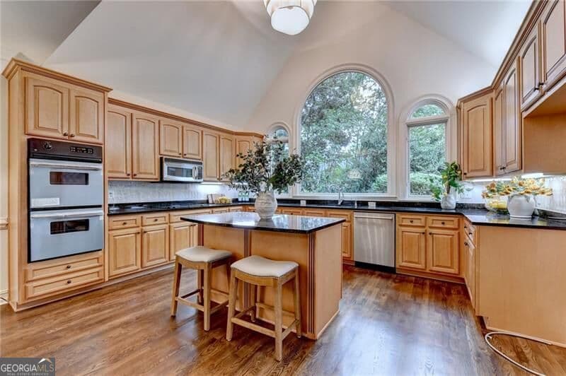 5 bedroom, 5.5 bathroom, 5,312 sq ft single family residence for sale at 610 Turbridge Court, Johns Creek, GA 30022 — photo 7