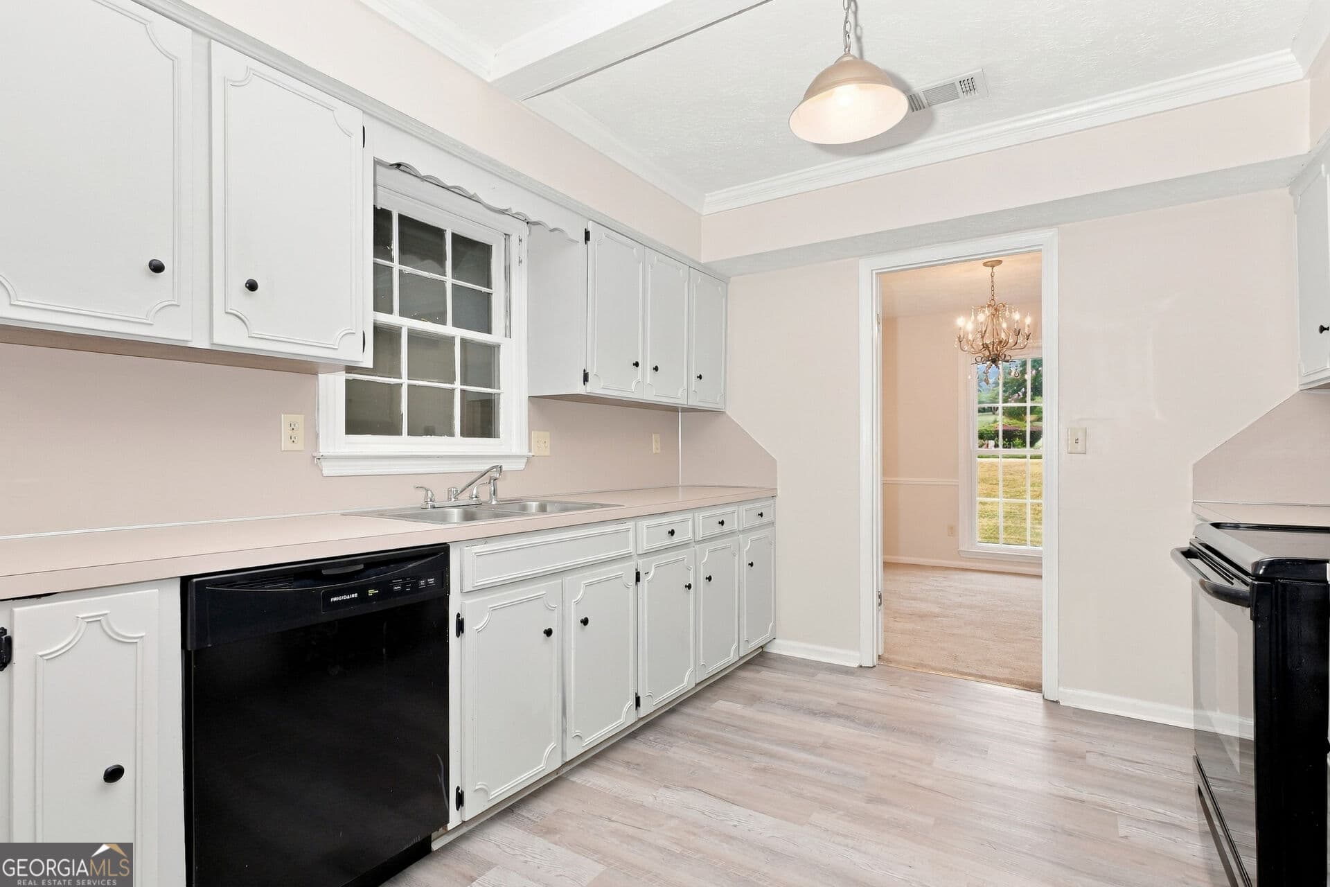 3 bedroom, 2 bathroom, 1,739 sq ft single family residence under contract at 4104 Curry Street, Columbus, GA 31907 — photo 2