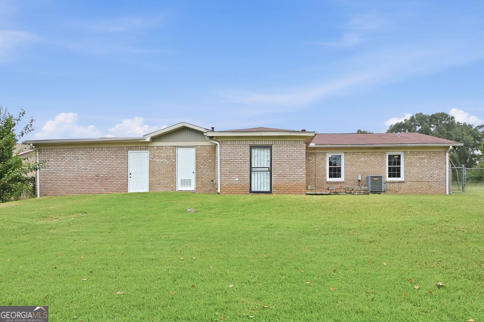 3 bedroom, 2 bathroom, 1,739 sq ft single family residence under contract at 4104 Curry Street, Columbus, GA 31907 — photo 5