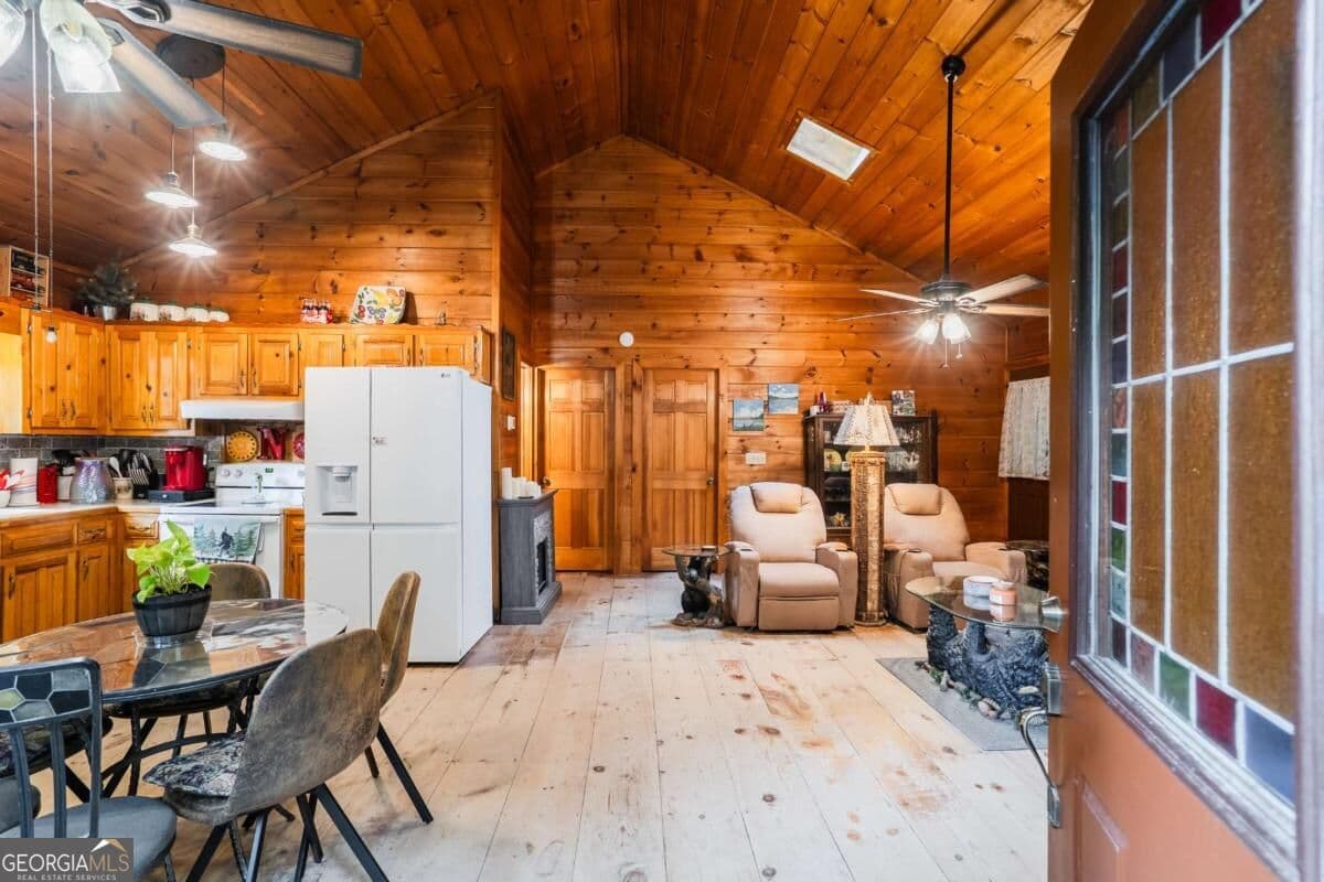 2 bedroom, 1.5 bathroom, 1,080 sq ft cabin,single family residence for sale at 12 Scott Drive, Ellijay, GA 30540 — photo 10