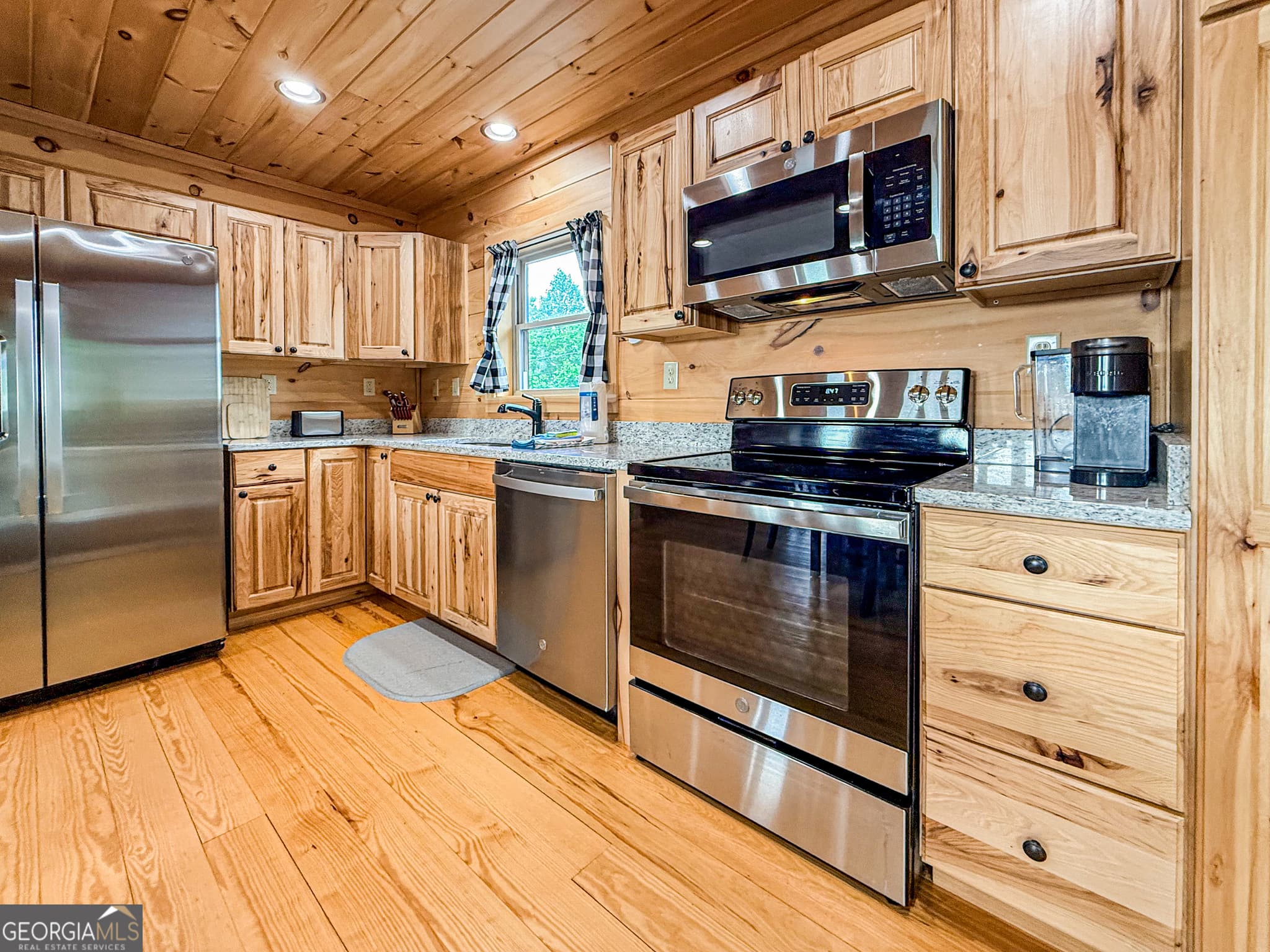 3 bedroom, 3 bathroom, 1,693 sq ft cabin,single family residence for sale at 216 Eagle Talon Trail, Sautee Nacoochee, GA 30571 — photo 3