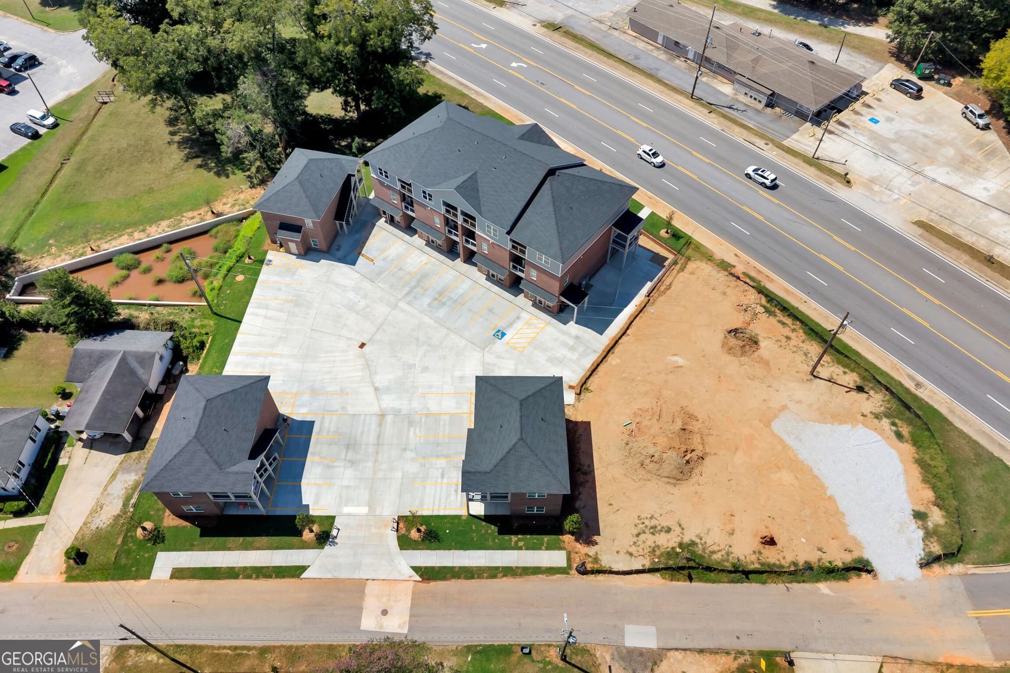 3 bedroom, 2 bathroom, 2,100 sq ft duplex for rent at 5136 Avery Street, Covington, GA 30014 for $2,100 a month — photo 4