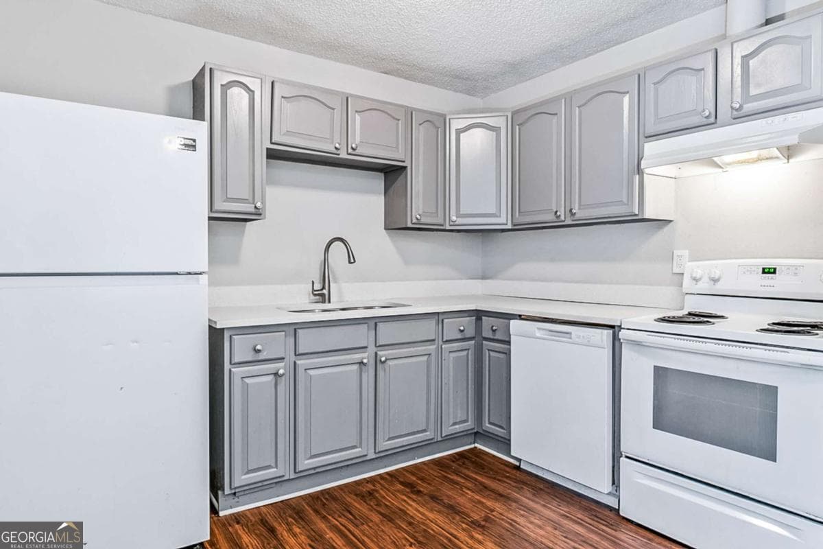 5 bedroom, 2 bathroom, 2,106 sq ft single family residence for sale at 5954 Baywood Lane, Riverdale, GA 30296 — photo 6