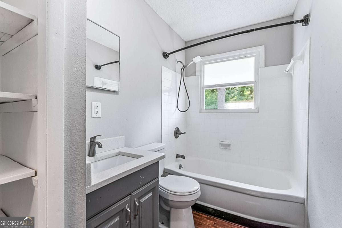 5 bedroom, 2 bathroom, 2,106 sq ft single family residence for sale at 5954 Baywood Lane, Riverdale, GA 30296 — photo 7