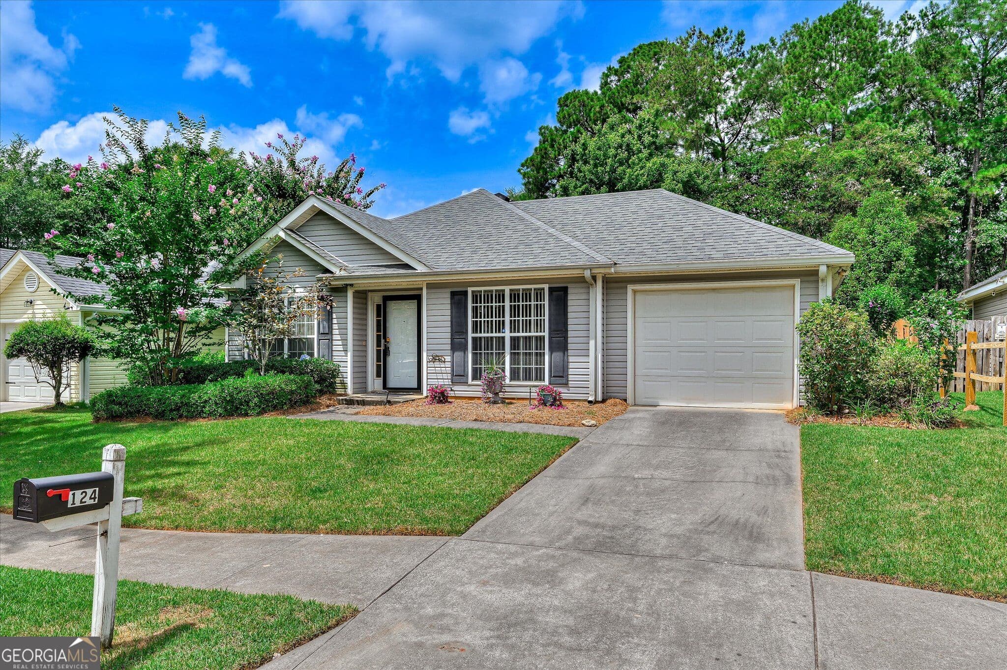 3 bedroom, 2 bathroom, 1,350 sq ft single family residence for sale at 124 Oakland Drive, North Augusta, SC 29860 — photo 2