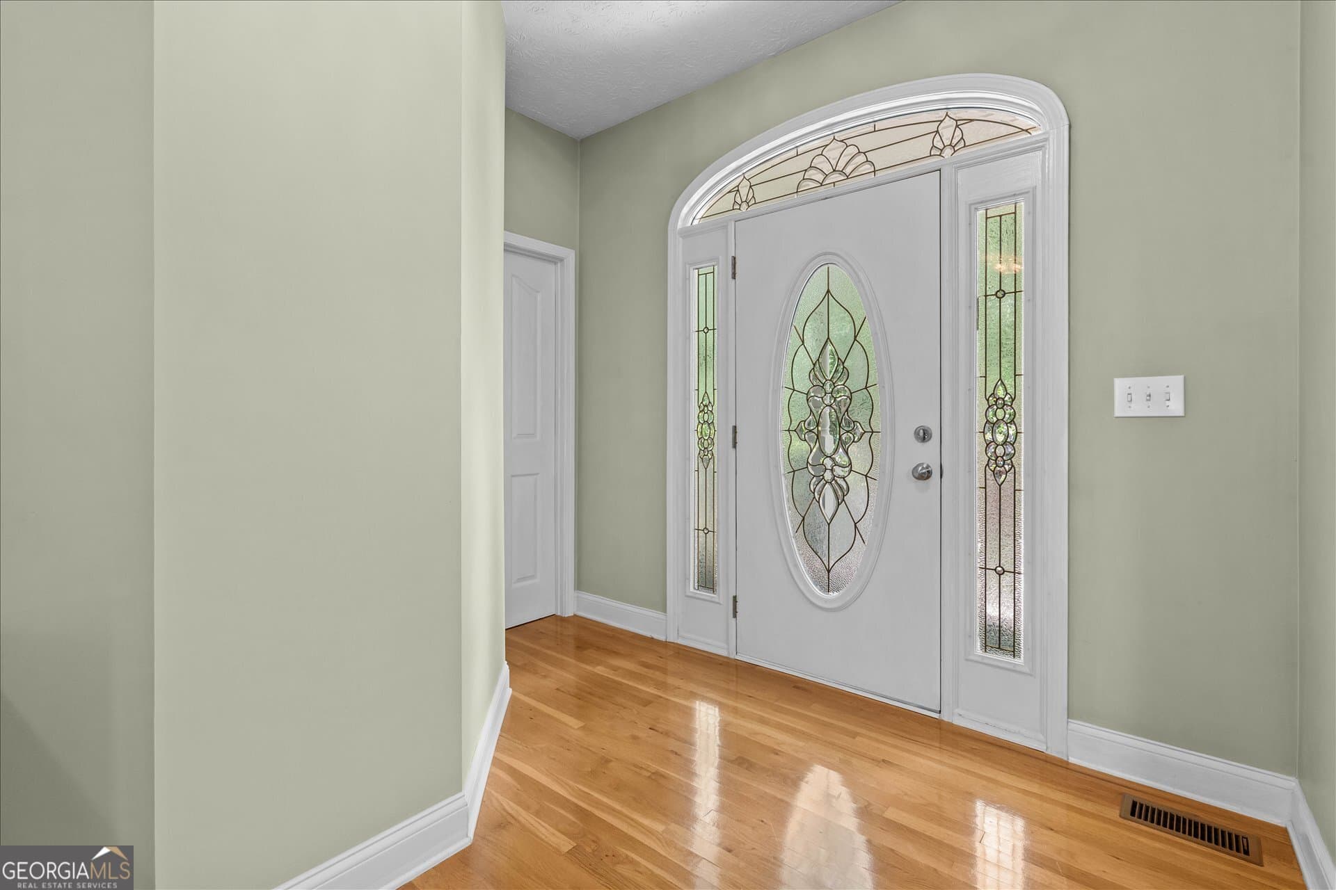 4 bedroom, 3.5 bathroom, 3,583 sq ft single family residence for sale at 2135 Ashton Drive, Villa Rica, GA 30180 — photo 8