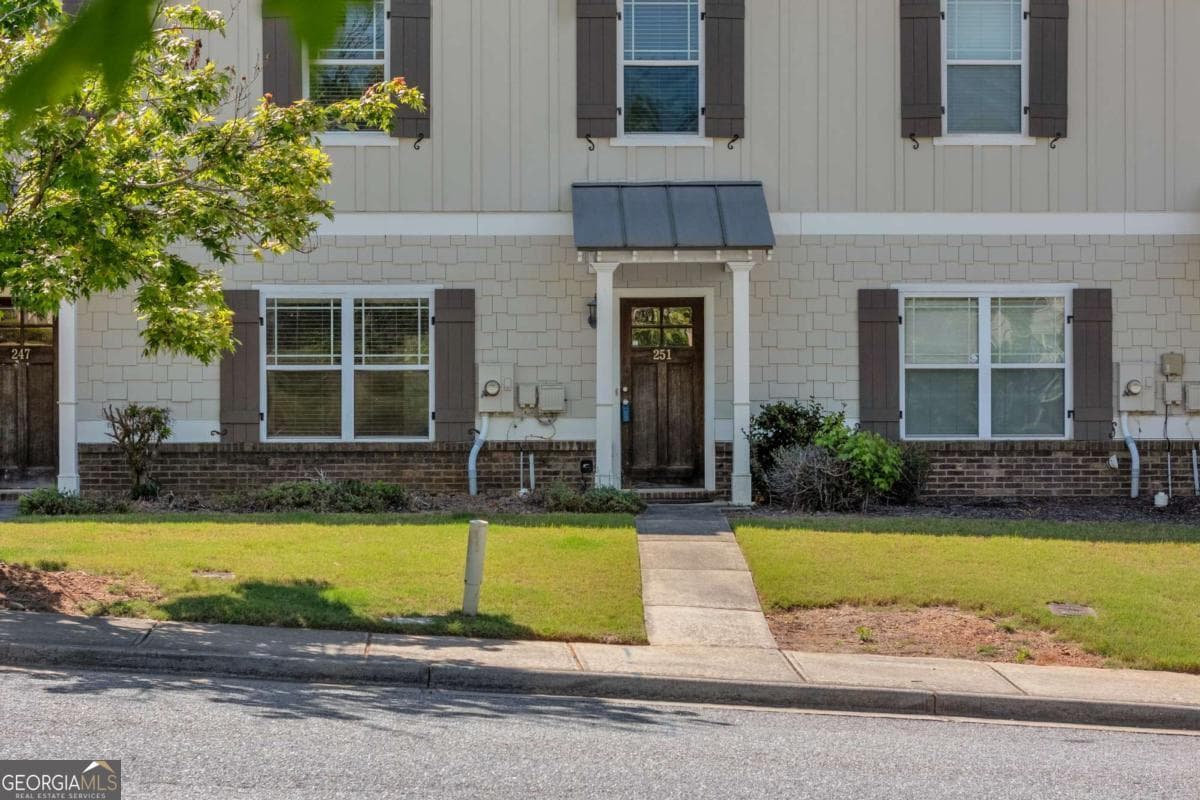 4 bedroom, 3.5 bathroom, 1,518 sq ft townhouse sold at 251 Oconee River Circle, Athens, GA 30605
