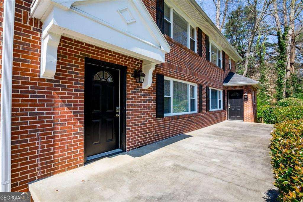 3 bedroom, 1.5 bathroom, 1,546 sq ft duplex for rent at 1536 Beech Valley Way, Atlanta, GA 30306 for $2,750 a month — photo 3