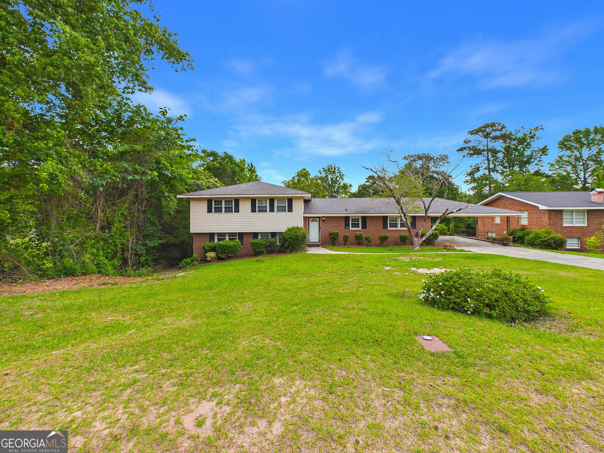 5 bedroom, 2.5 bathroom, 2,375 sq ft single family residence sold at 3851 Woodside Drive, Macon, GA 31206