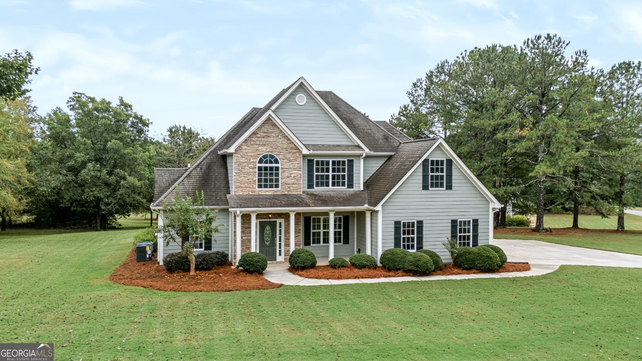 5 bedroom, 3 bathroom, 2,360 sq ft single family residence for sale at 14 Willow Bend Circle, Senoia, GA 30276 — photo 2