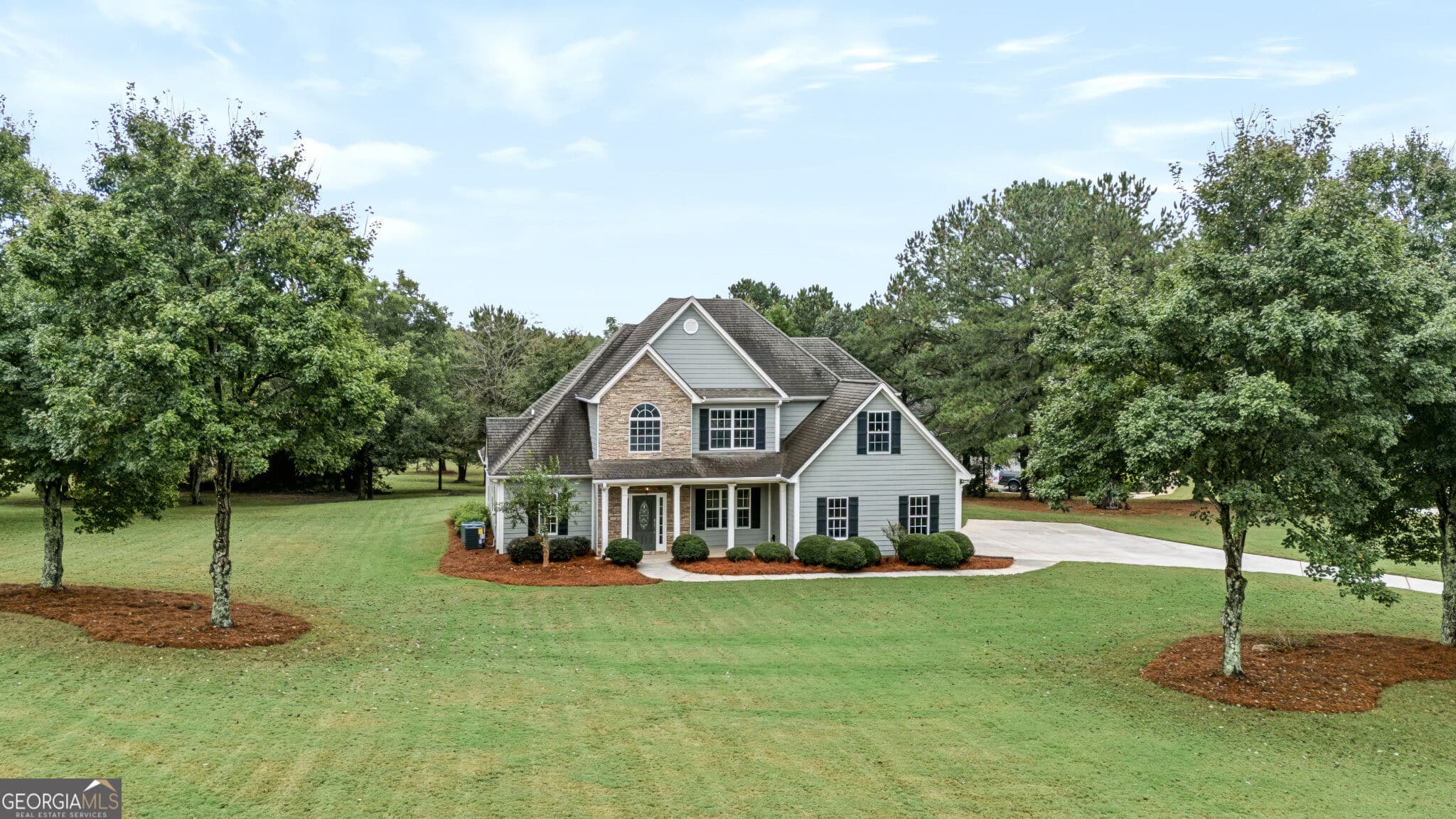 5 bedroom, 3 bathroom, 2,360 sq ft single family residence for sale at 14 Willow Bend Circle, Senoia, GA 30276 — photo 3
