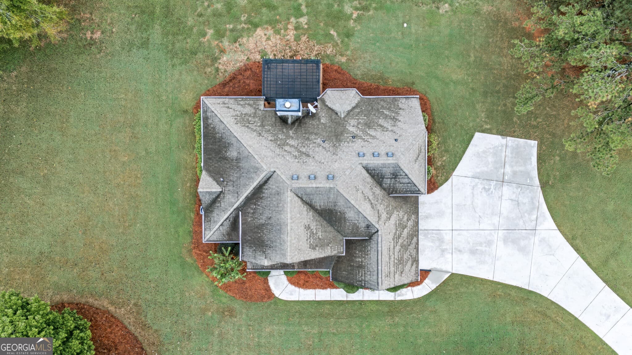5 bedroom, 3 bathroom, 2,360 sq ft single family residence for sale at 14 Willow Bend Circle, Senoia, GA 30276 — photo 5