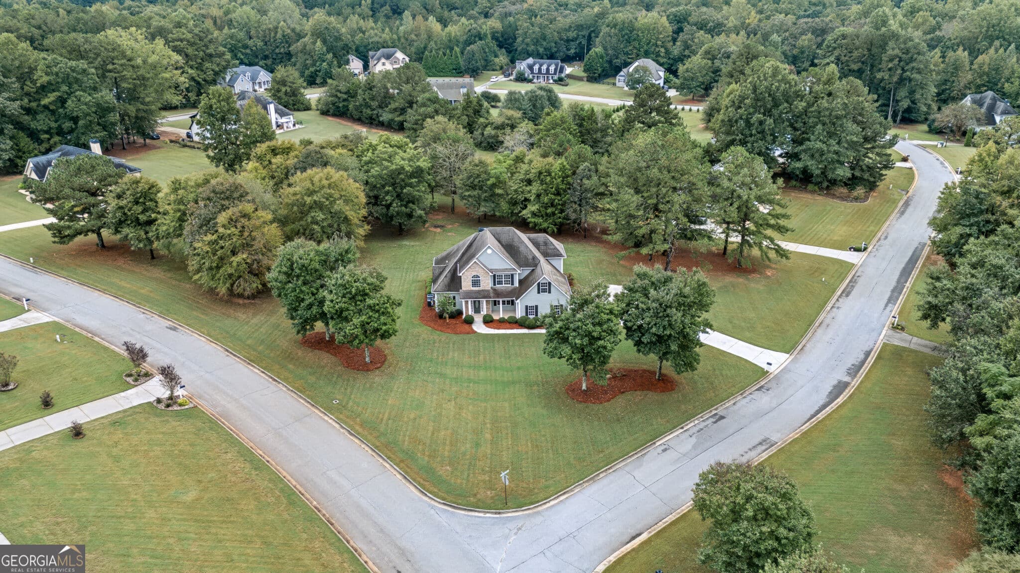 5 bedroom, 3 bathroom, 2,360 sq ft single family residence for sale at 14 Willow Bend Circle, Senoia, GA 30276 — photo 4