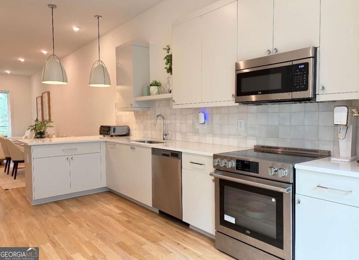 2 bedroom, 2.5 bathroom townhouse for rent at 2199 Lenox Road, Atlanta, GA 30324 for $3,200 a month — photo 2