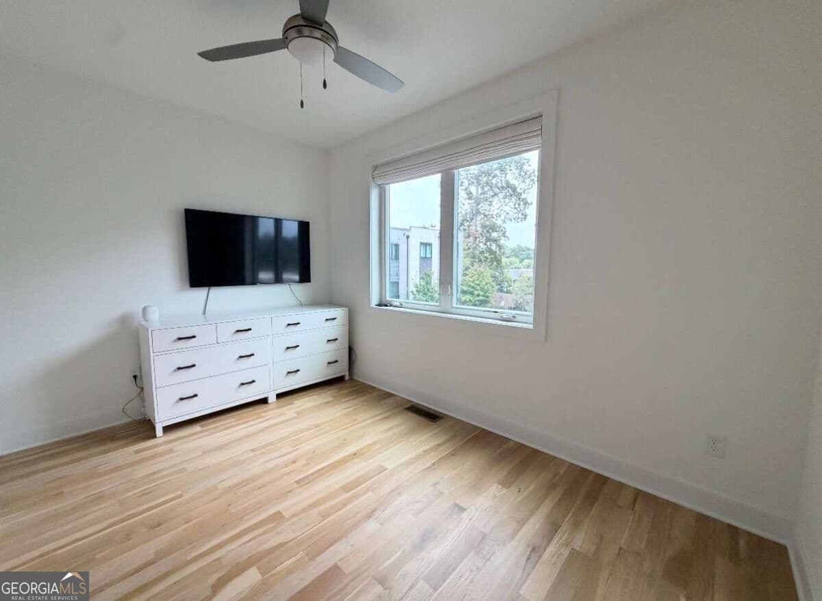 2 bedroom, 2.5 bathroom townhouse for rent at 2199 Lenox Road, Atlanta, GA 30324 for $3,200 a month — photo 7