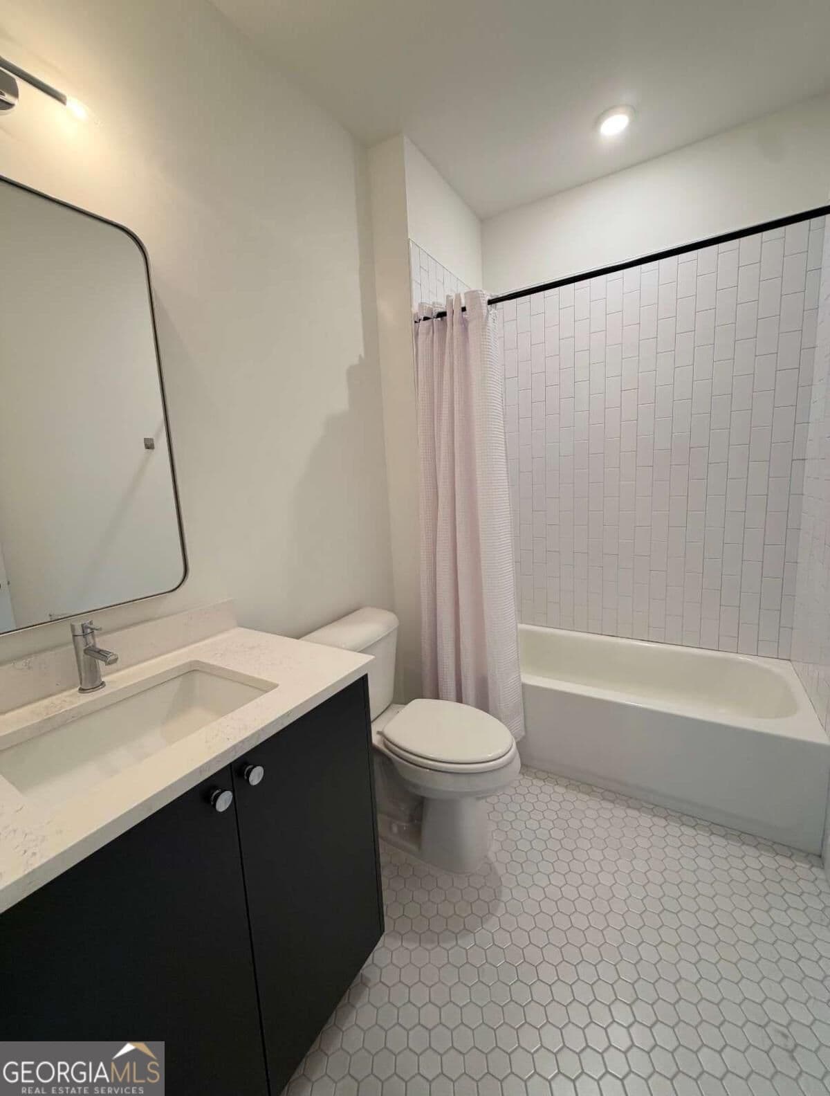 2 bedroom, 2.5 bathroom townhouse for rent at 2199 Lenox Road, Atlanta, GA 30324 for $3,200 a month — photo 9