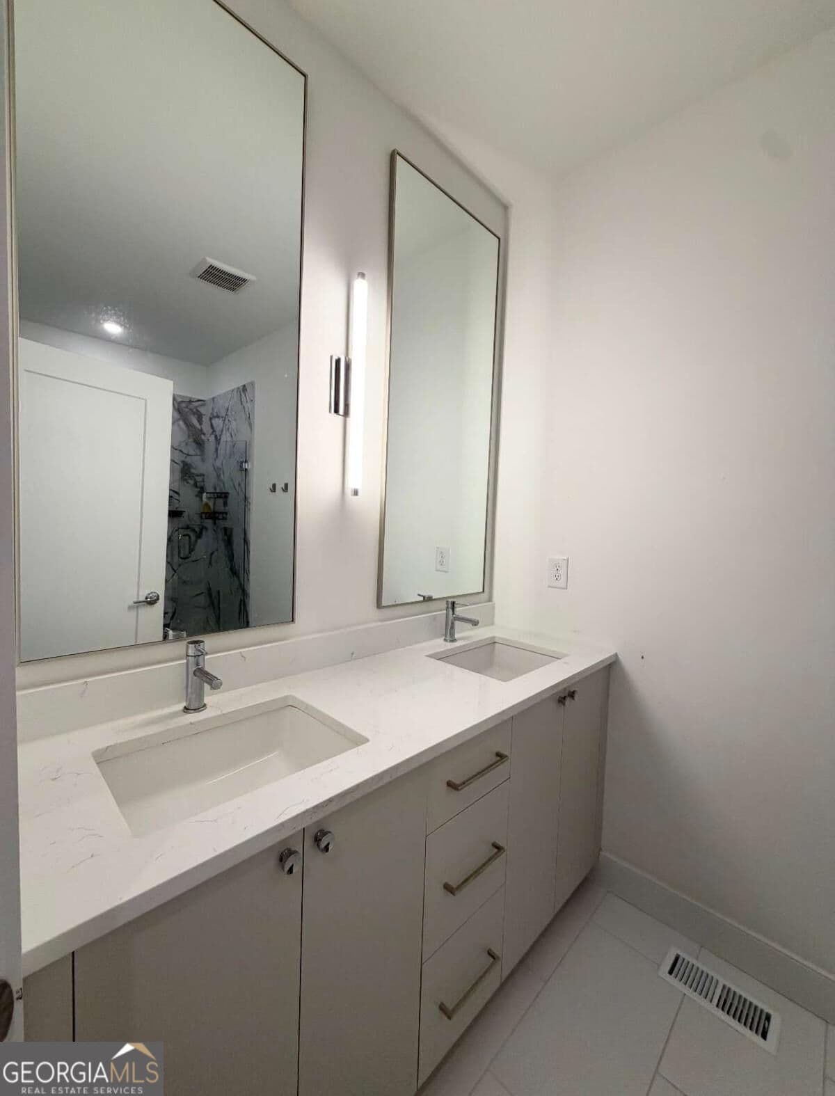 2 bedroom, 2.5 bathroom townhouse for rent at 2199 Lenox Road, Atlanta, GA 30324 for $3,200 a month — photo 10