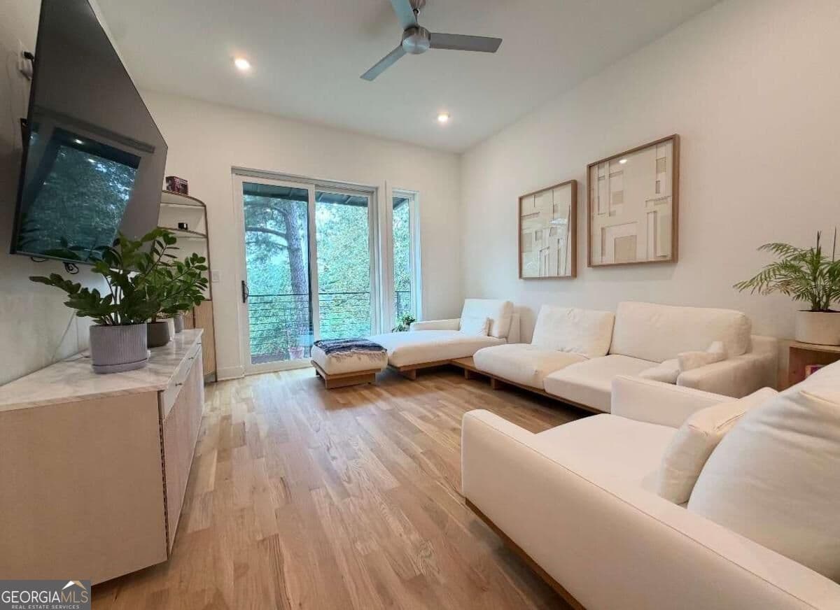 2 bedroom, 2.5 bathroom townhouse for rent at 2199 Lenox Road, Atlanta, GA 30324 for $3,200 a month — photo 4