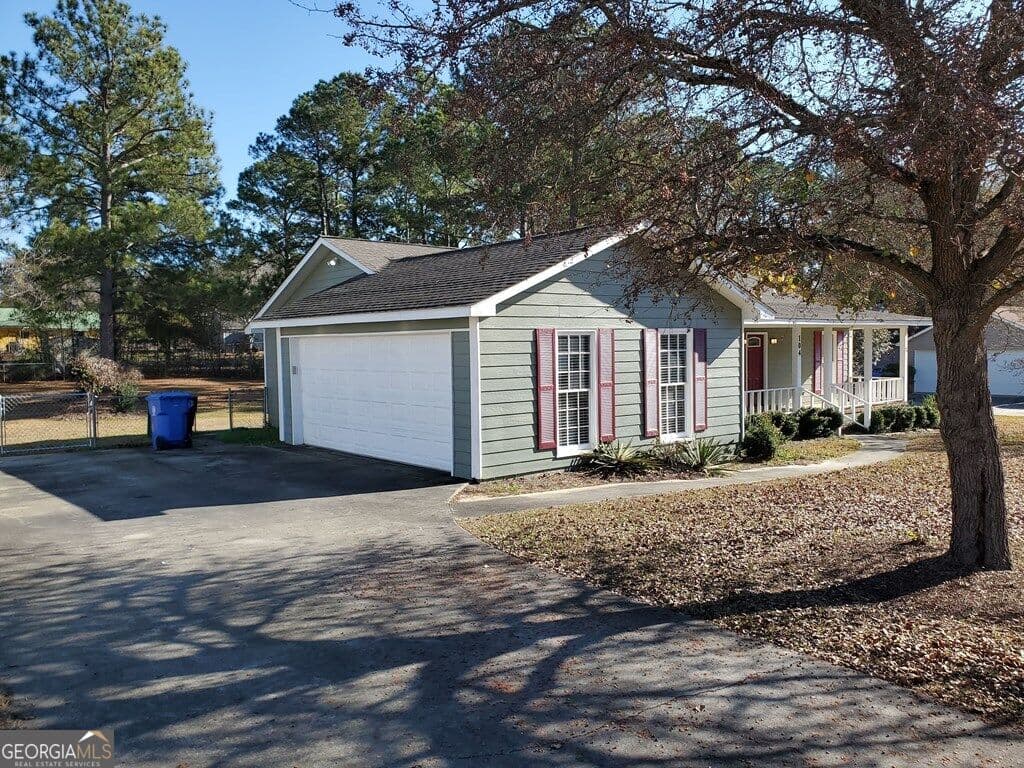 3 bedroom, 2 bathroom single family residence for rent at 104 Mockingbird Drive, Dublin, GA 31021 for $2,095 a month — photo 4