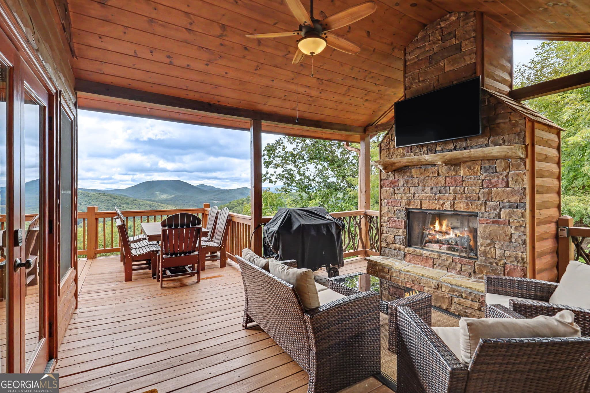 3 bedroom, 3 bathroom, 3,526 sq ft single family residence for sale at 33 Stanley Ridge Drive, Morganton, GA 30560 — photo 8
