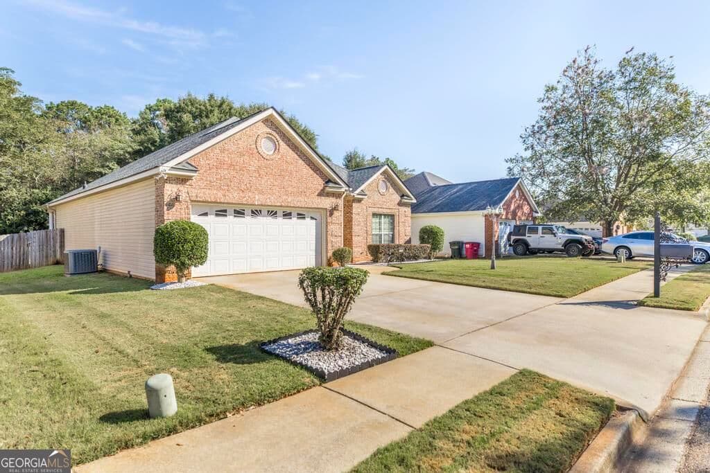 3 bedroom, 2 bathroom, 1,789 sq ft single family residence for sale at 104 Rockford Court, Centerville, GA 31028 — photo 2