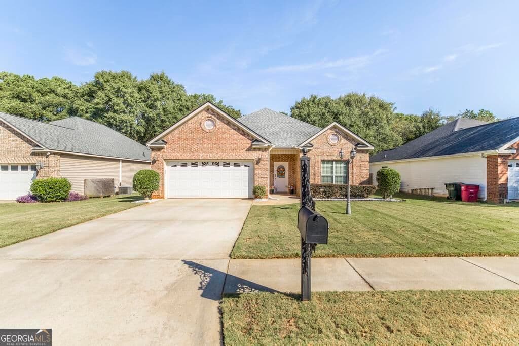 3 bedroom, 2 bathroom, 1,789 sq ft single family residence for sale at 104 Rockford Court, Centerville, GA 31028 — photo 3