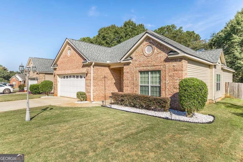 3 bedroom, 2 bathroom, 1,789 sq ft single family residence for sale at 104 Rockford Court, Centerville, GA 31028 — photo 5