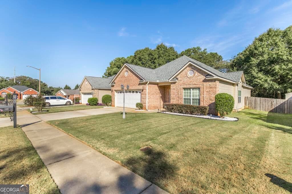 3 bedroom, 2 bathroom, 1,789 sq ft single family residence for sale at 104 Rockford Court, Centerville, GA 31028 — photo 4